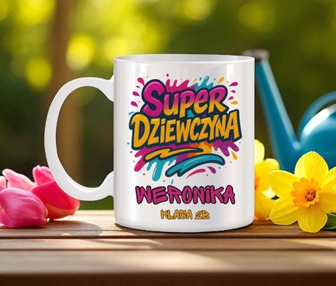 Kubek prezent Dzień DZIEWCZYNY dla koleżanki z klasy z IMIENIEM + kartonik
