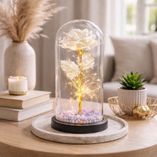 Wieczna róża w szkle świecąca LED w pudełku prezent Walentynki biała